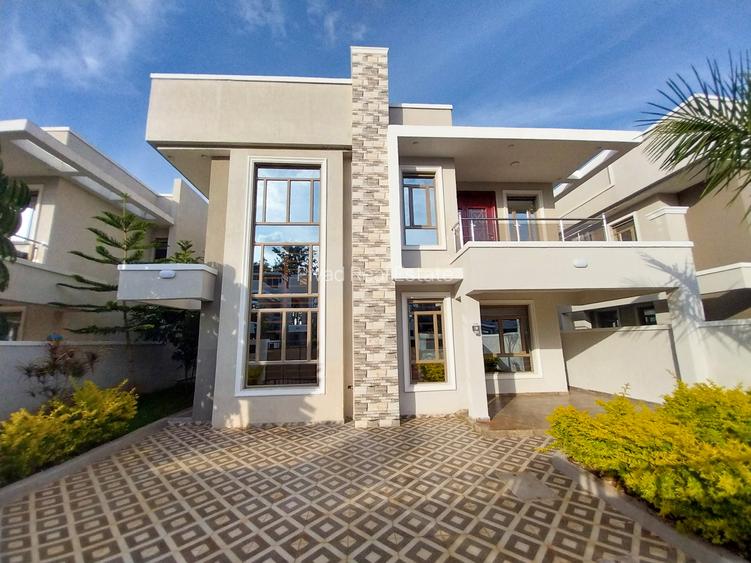 4 Bed Townhouse with En Suite in Kamakis