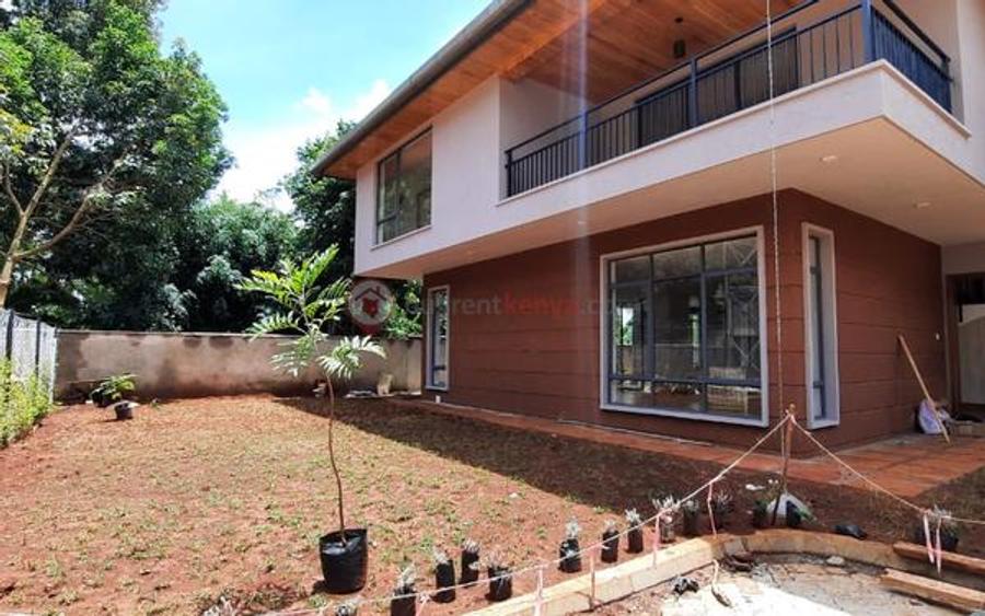 5 Bed House with En Suite at Lavington