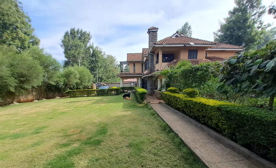 5 bed townhouse with en suite at kerarapon drive