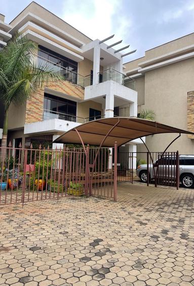 5 Bed Townhouse with En Suite in Lavington