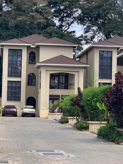 5 Bed Townhouse with En Suite in Lavington