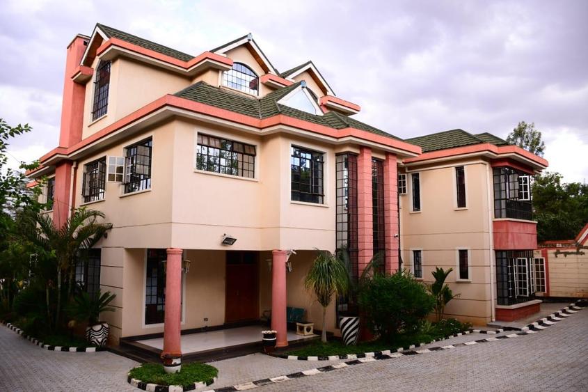6 Bed House with En Suite in Garden Estate 6 Bed House with En Suite in Garden Estate