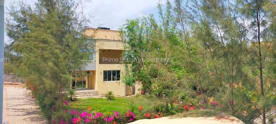 4 Bed Villa with En Suite in Kikambala