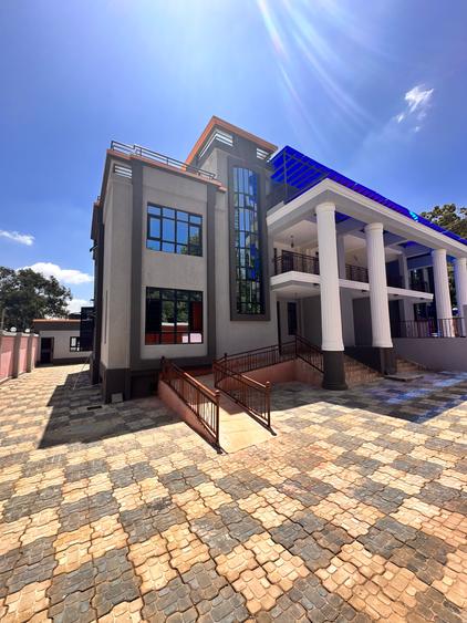 5 bed house with en suite in karen