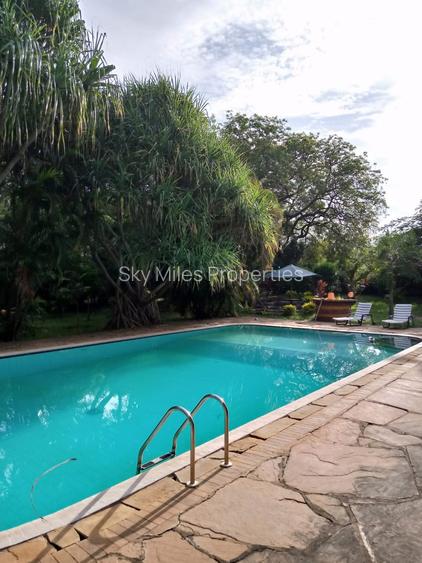 3 Bed Villa with En Suite at Bokoboko