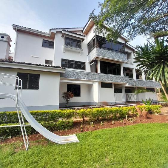 4 Bed House with En Suite in Runda
