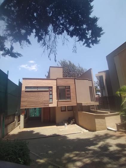 5 Bed Townhouse with En Suite in Lavington 5 Bed Townhouse with En Suite in Lavington