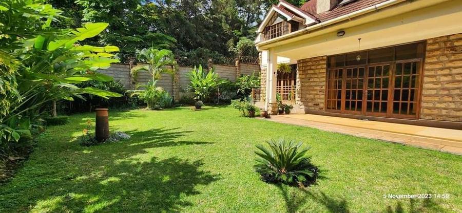 4 Bed House with Swimming Pool at Rosslyn