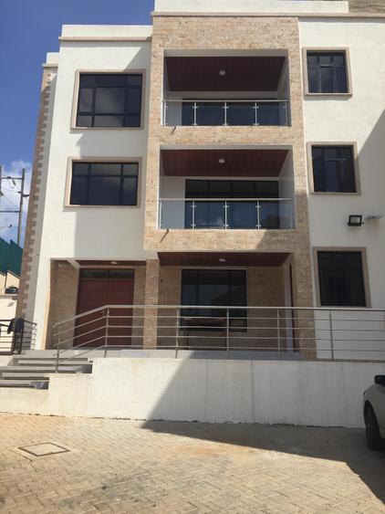 5 bed townhouse with en suite in kyuna