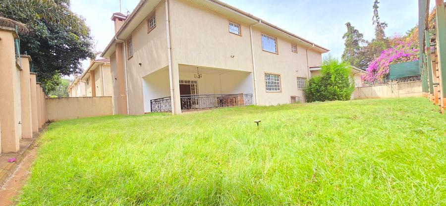 5 bed townhouse with en suite at lavington off james gichuru