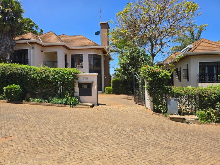 4 Bed Townhouse with En Suite in Runda, Runda