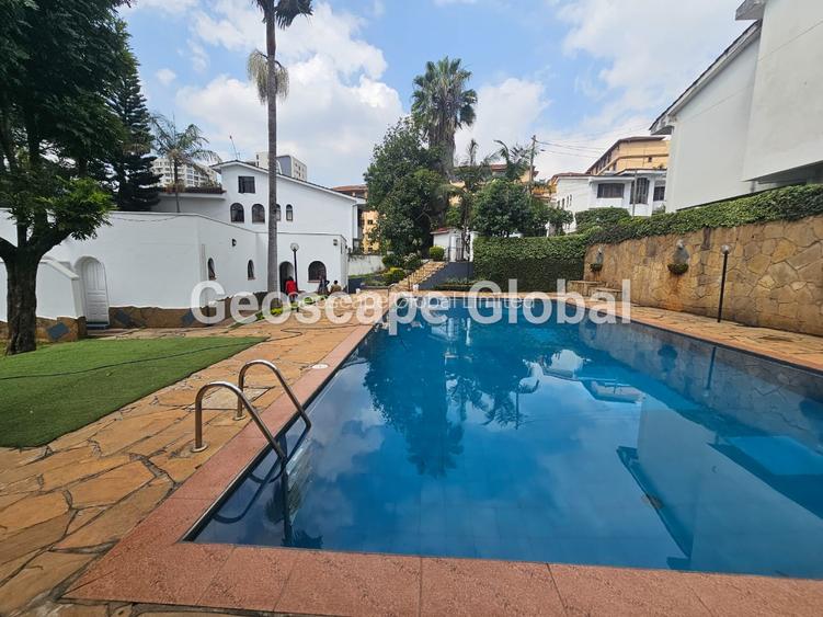 5 Bed Townhouse with En Suite in Riverside