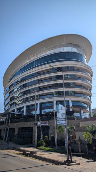 1,500 ft² Commercial Property with Backup Generator at Parklands