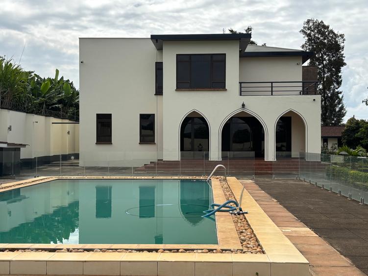 5 Bed House with En Suite in Runda