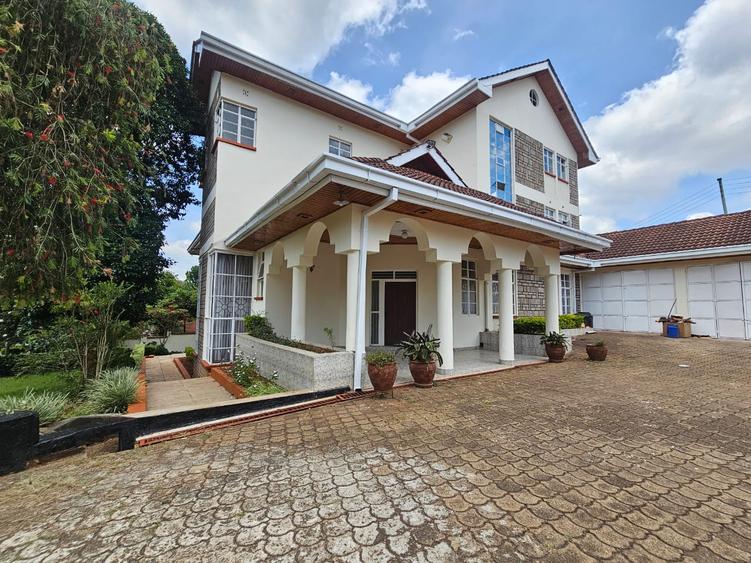 6 Bed House with En Suite in Runda