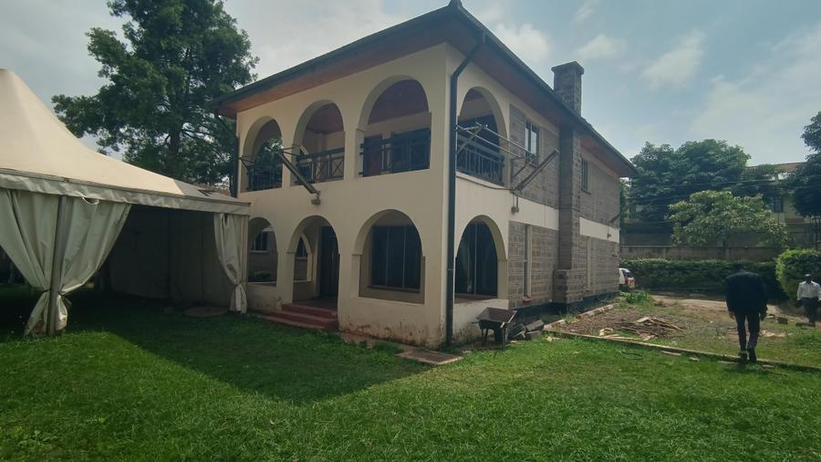 5 Bed House with En Suite at Lavington 5 Bed House with En Suite at Lavington