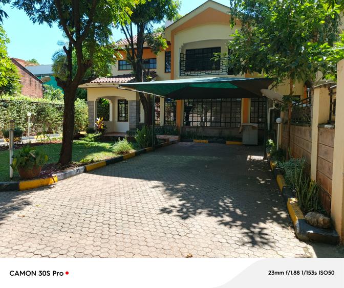 4 bed house with en suite at lavington