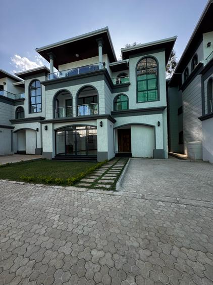 5 Bed Townhouse with En Suite in Lavington