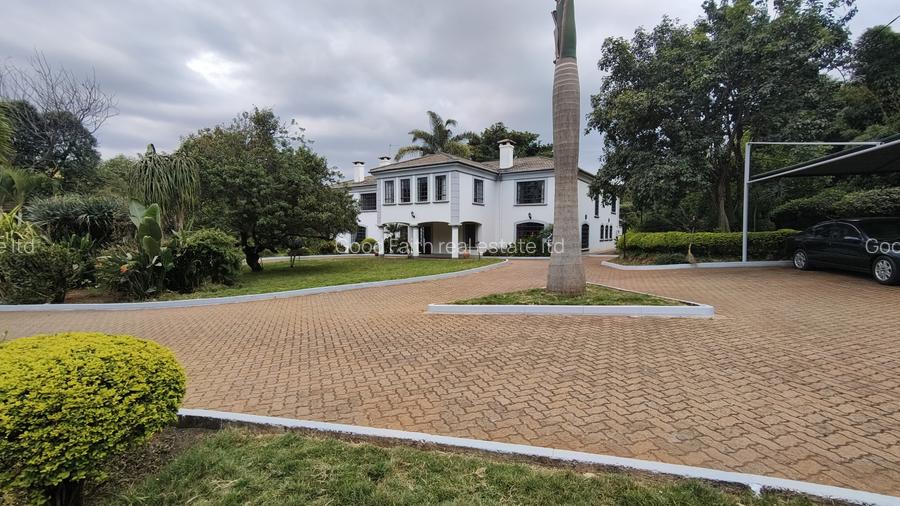 5 Bed House with En Suite in Runda