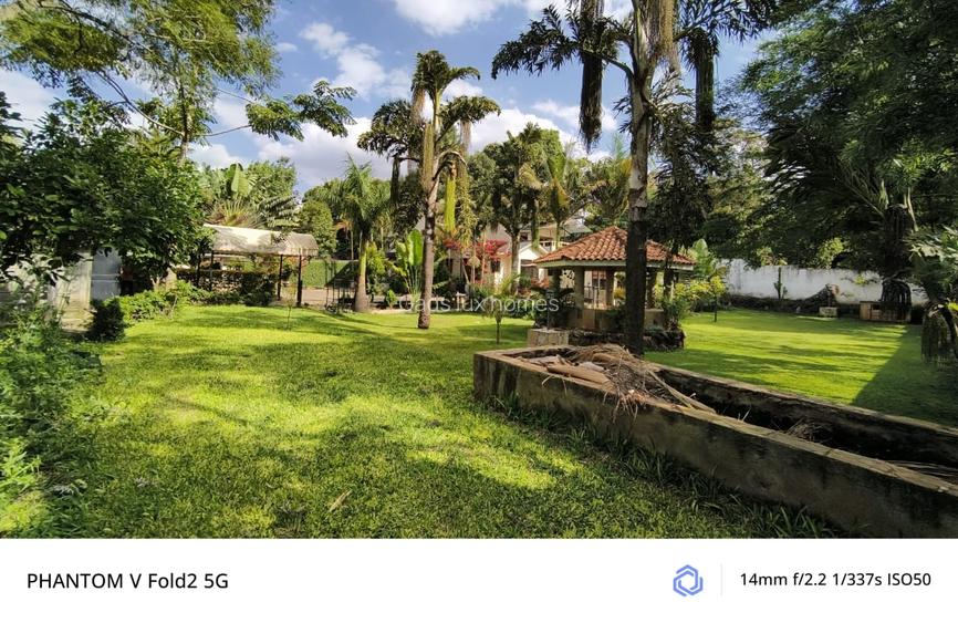 5 Bed Villa with En Suite at Runda