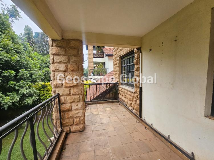 5 Bed Townhouse with En Suite in Lavington - Ansicht 2