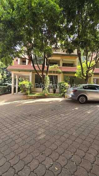5 Bed House with En Suite in Lavington