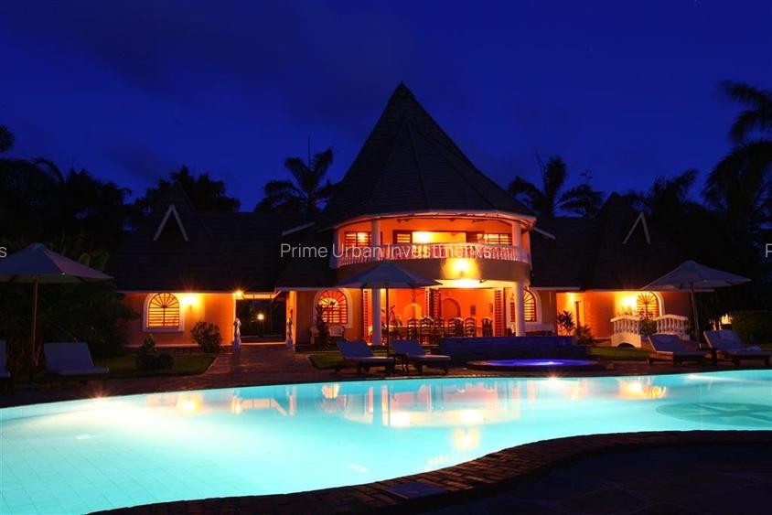 10 Bed Villa with En Suite in Diani