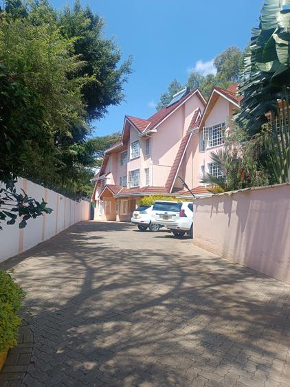 5 Bed House with En Suite in Lavington 5 Bed House with En Suite in Lavington