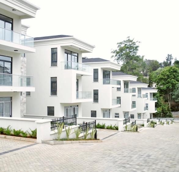 5 Bed Townhouse with En Suite in Lavington