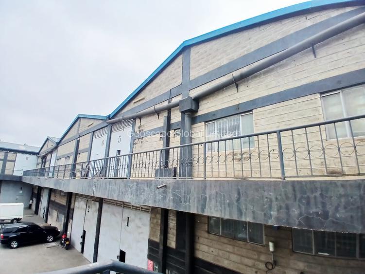 7,000 ft² Warehouse with Parking in Industrial Area