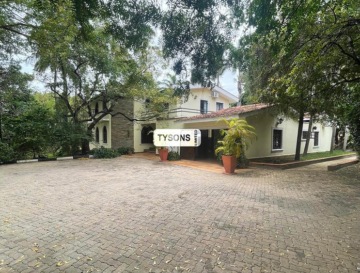 5 Bed House with Swimming Pool in Nyali Area