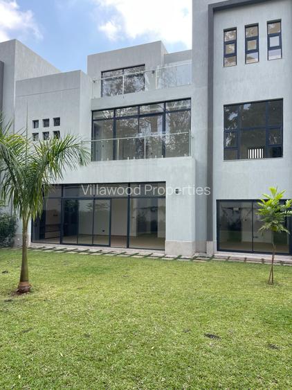 5 Bed Villa with En Suite in Lavington