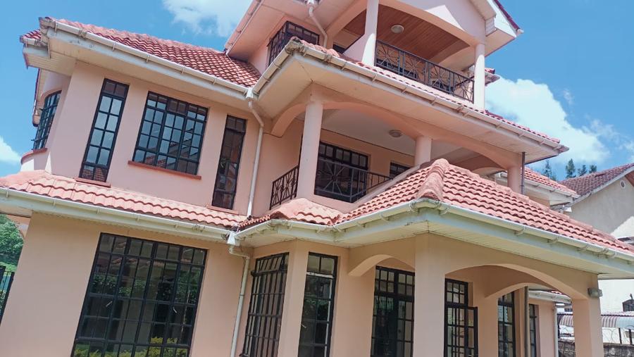 5 Bed Townhouse with En Suite in Lavington