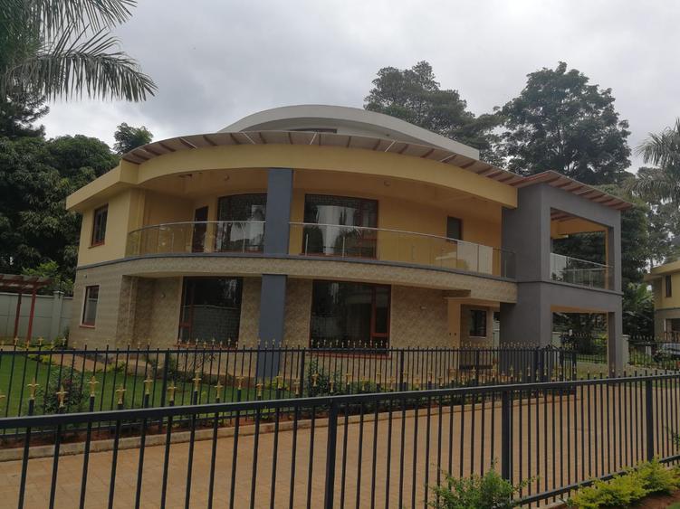 5 bed villa with en suite in lavington