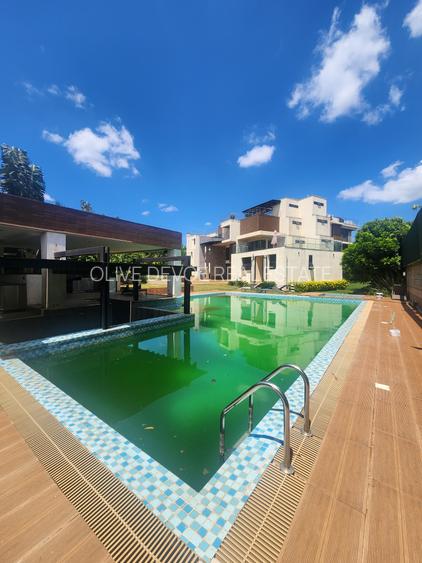 5 Bed Villa with En Suite in Runda