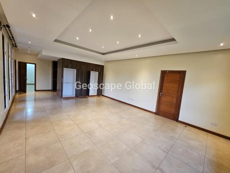 5 Bed House with En Suite in Runda 5 Bed House with En Suite in Runda