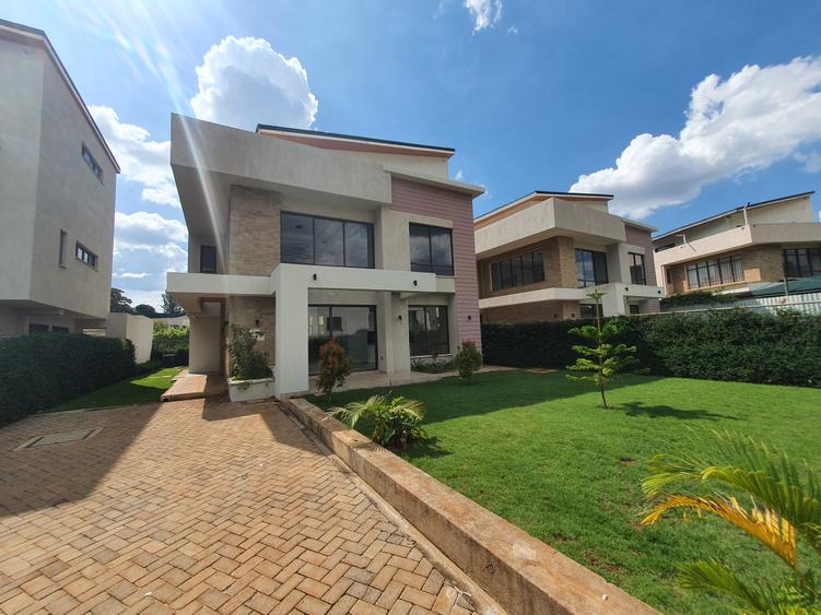 4 Bed House with En Suite in Runda