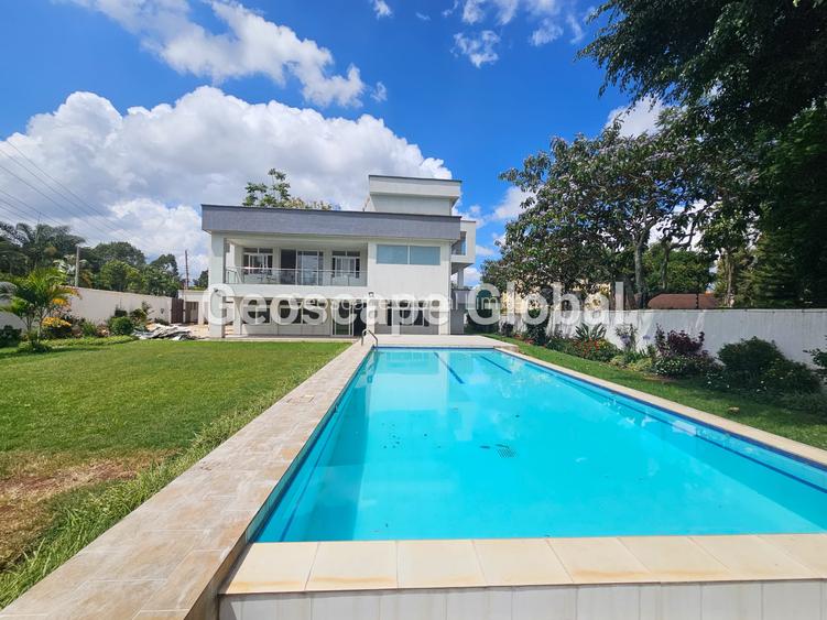 5 Bed House with En Suite in Runda