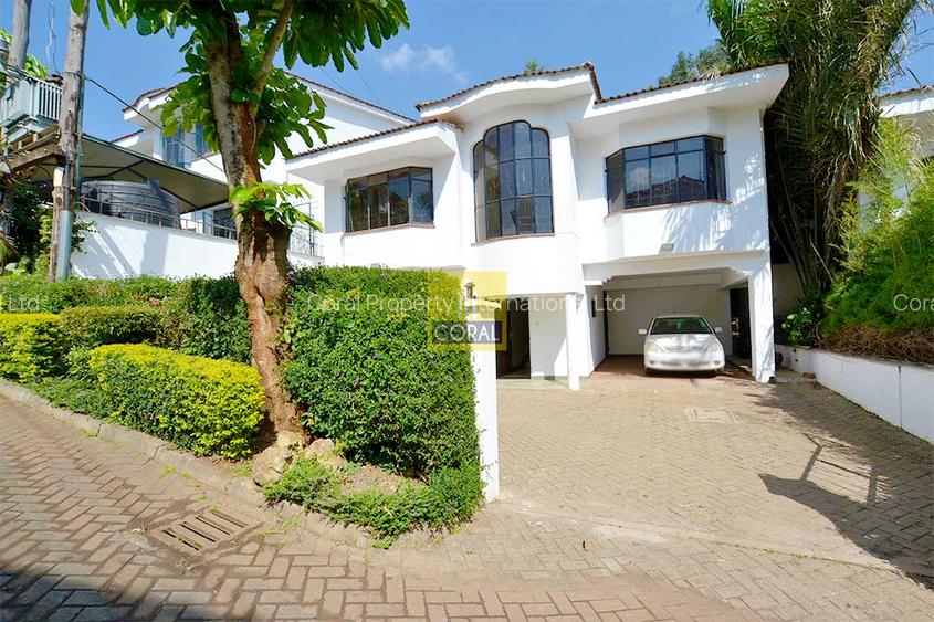 5 Bed Villa with En Suite in Riverside