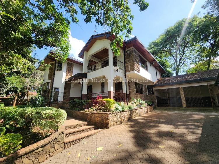 5 Bed House with En Suite in Runda