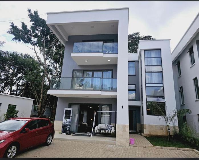 4 Bed House with En Suite in Lavington