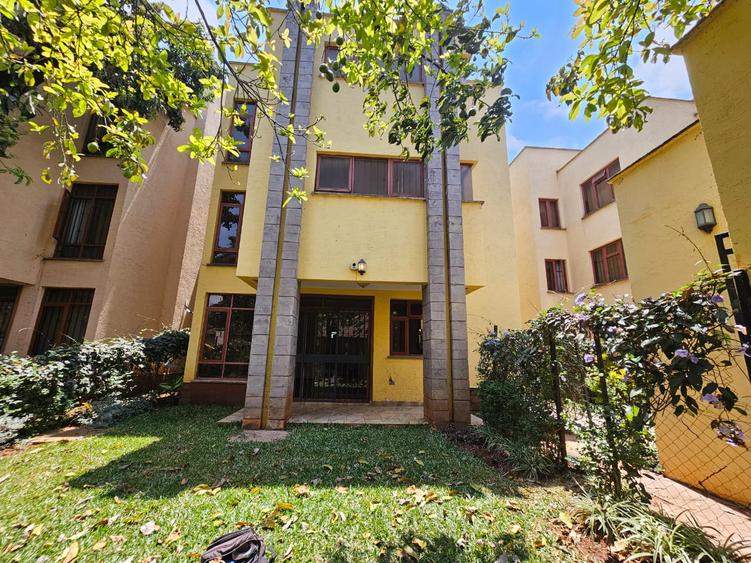 6 Bed House with En Suite in Lavington