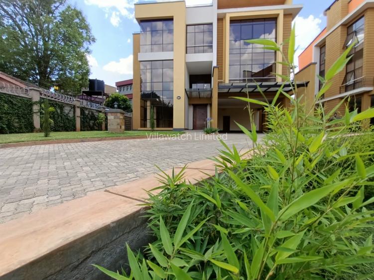 5 Bed Townhouse with En Suite at Lavington Mall
