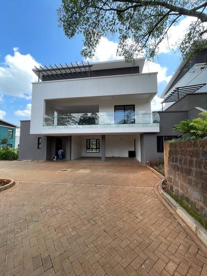 5 Bed Villa with En Suite in Kitisuru