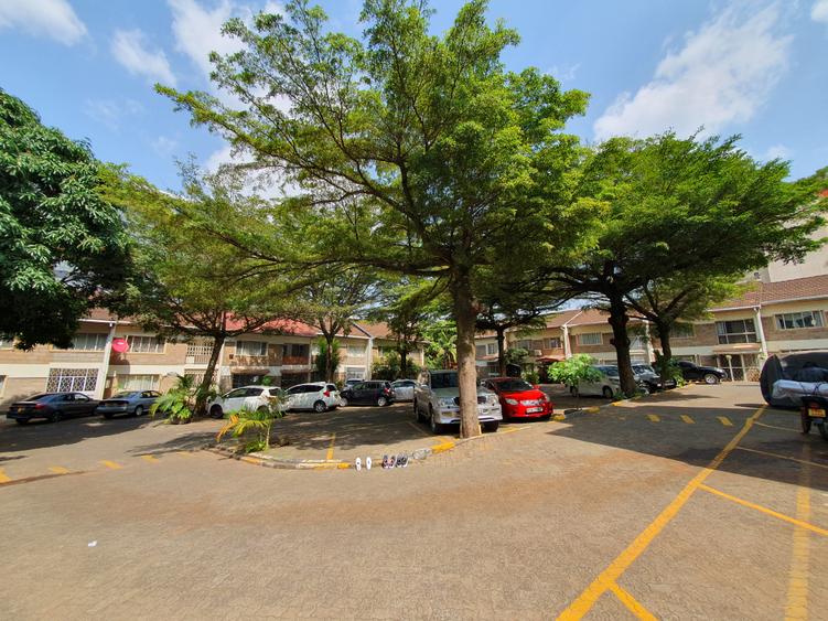 4 Bed House with En Suite in Parklands