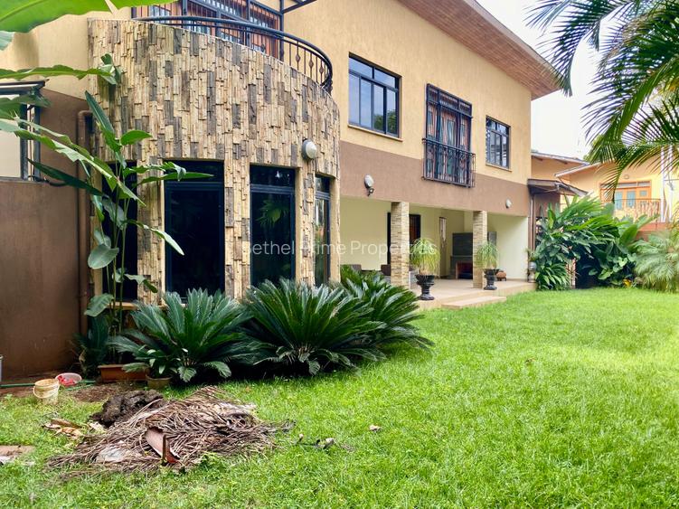 5 Bed Villa with En Suite in Kyuna