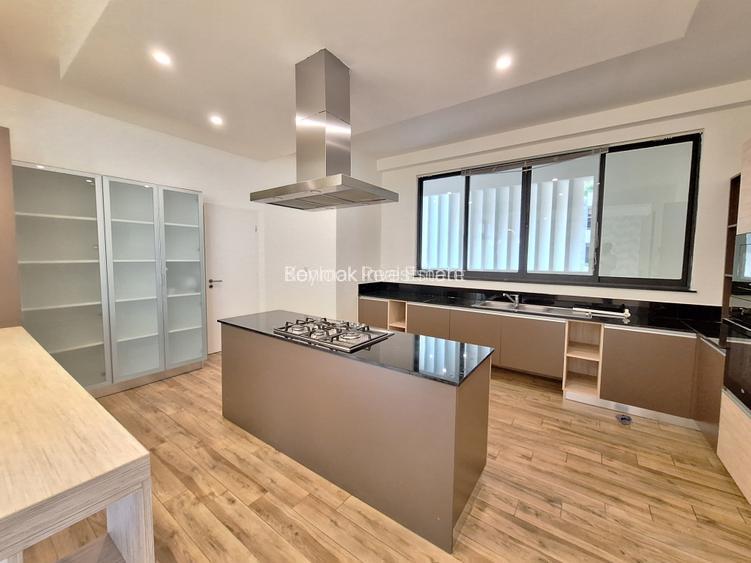 3 Bed Apartment with En Suite at Riverside Drive