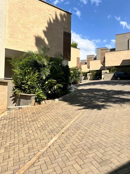 4 Bed Townhouse with En Suite in Lavington 4 Bed Townhouse with En Suite in Lavington