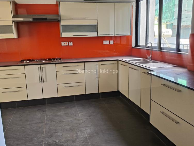 3 Bed Apartment with En Suite in Brookside