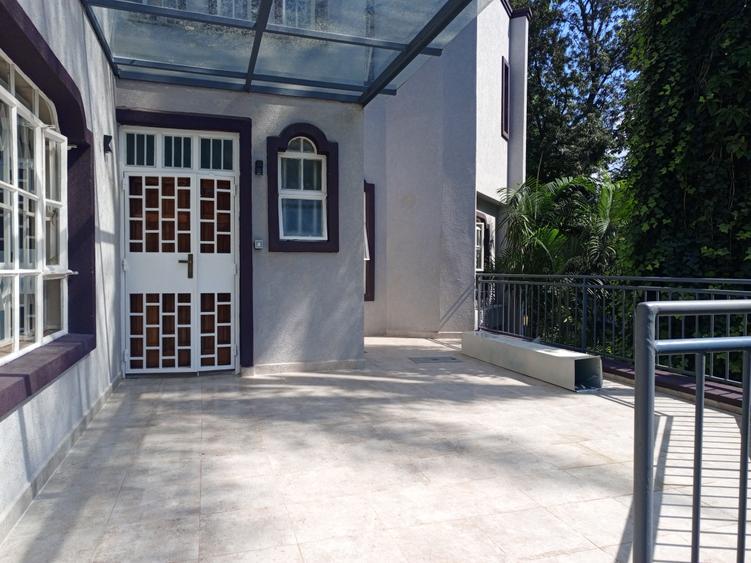 4 Bed Townhouse with En Suite at Bendera 4 Bed Townhouse with En Suite at Bendera